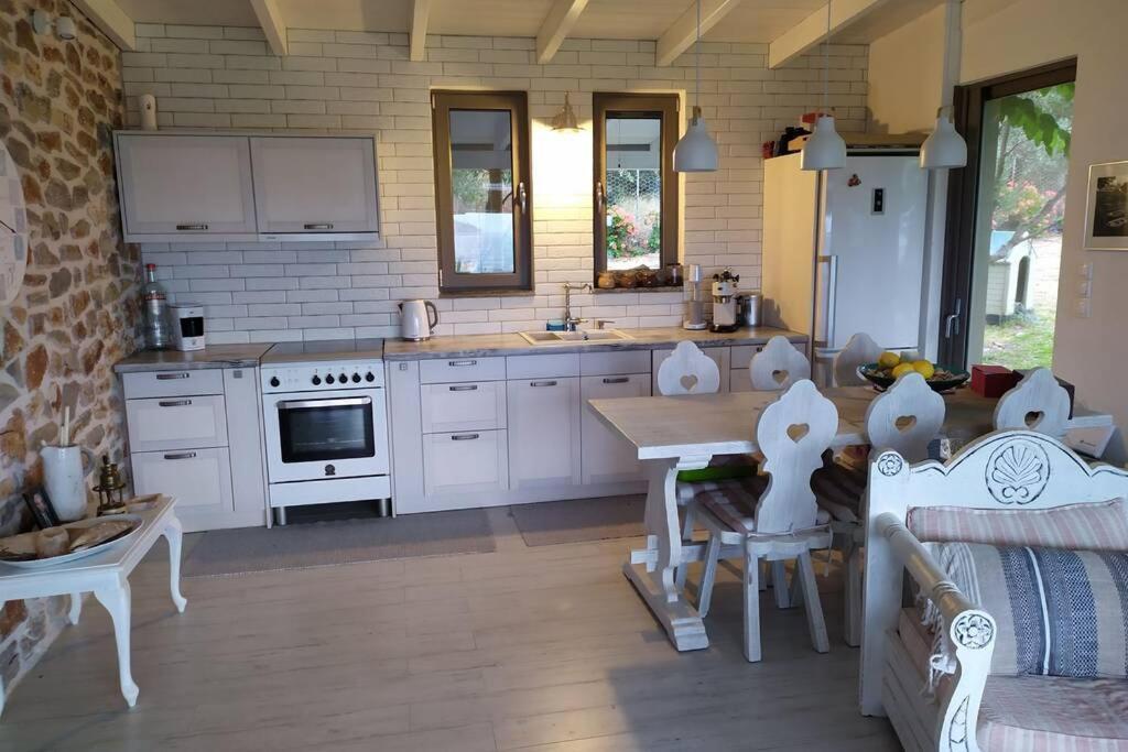 Klovino Beach House Douvia Eksteriør bilde